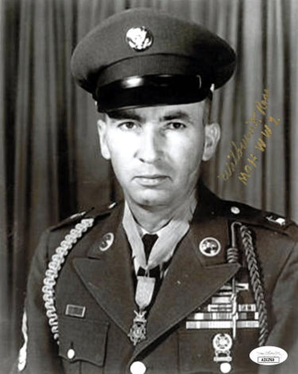 CTBL-031502 8 x 10 in. Wilburn Ross Signed WWII Vintage B&W Photo - JSA No.AC92769 - Medal of Honor