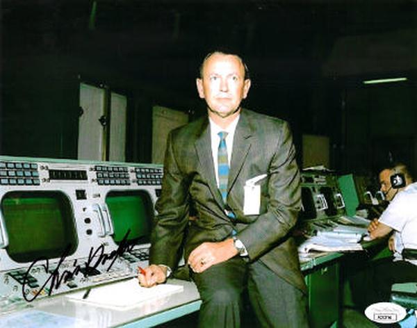 CTBL-034150 8 x 10 in. Chris Christopher Kraft Signed 1st NASA Flight Director Photo - JSA No.AC92796 Apollo 13 Gemini Mercury