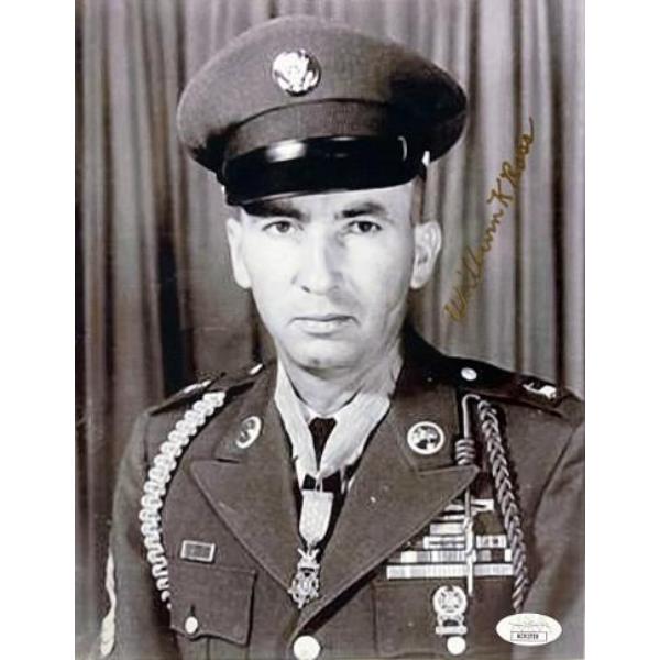 CTBL-031006 Wilburn Ross Signed WWII Vintage B&W 8 x 10 in. Photo - JSA No.AC92738- Medal of Honor