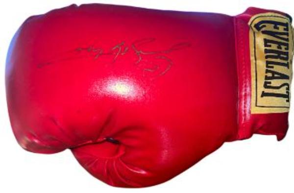 CTBL-042669 Sugar Ray Leonard Signed Everlast Right Red 14 oz Beckett Review with Prince Of Cards & Darren Prince Boxing Glove - Yellow Label