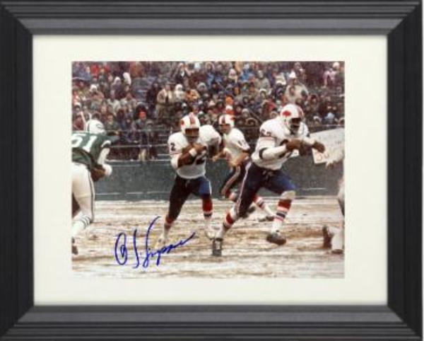 CTBL-f42719 OJ & O.J. Simpson Signed Buffalo Bills Vintage 8 x 10 in. Photo Custom Framing - NFL Alumni, LOA - HOF & Heisman