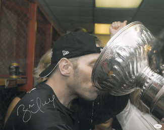 Picture of Athlon CTBL-015827 Brett Hull Signed Detroit Wings Photo - Drinking From Stanley Cup - JSA Hologram - Red - 16 x 20