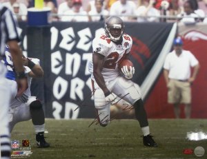 Picture of Athlon CTBL-003972a Carnell Williams Signed Tampa Bay Buccaneers 16 x 20 Photo