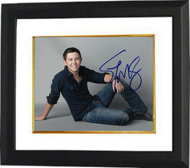 CTBL-BW20796 8 x 10 in. Scotty McCreery Signed Photo Custom Framed