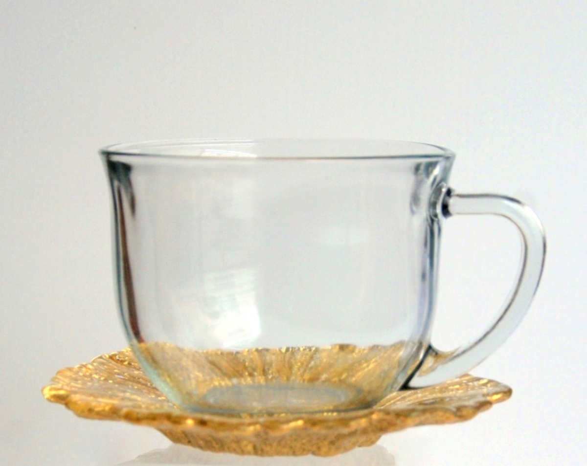 Picture of Red Pomegranate 1311-1 18 oz Coral Jumbo Cup & Saucer, Gold - Set of 2