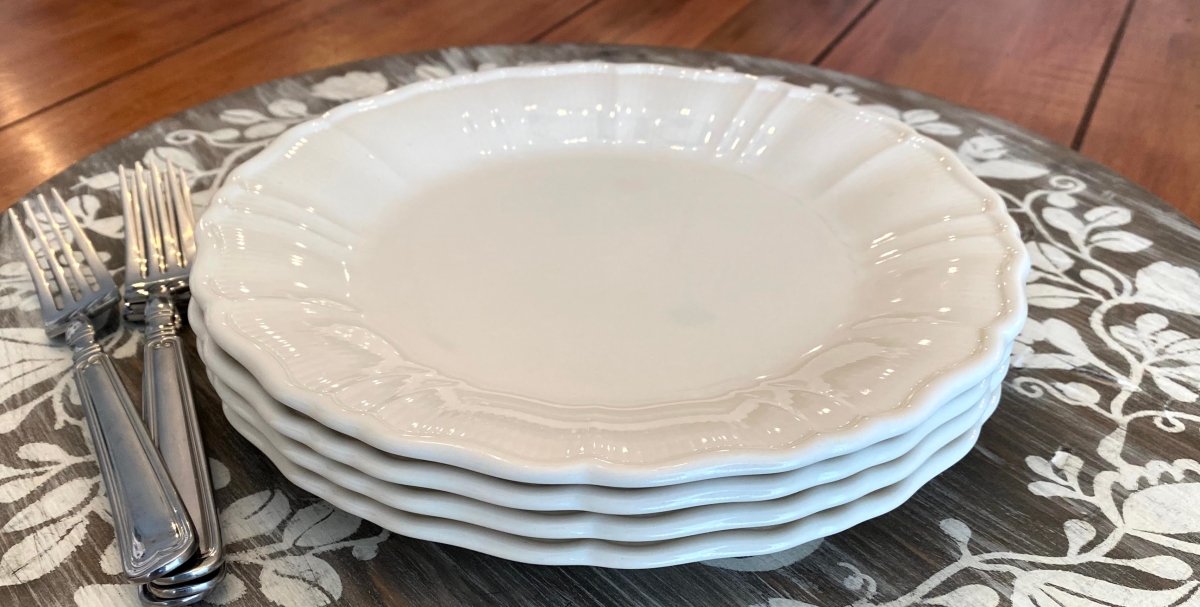 Picture of Red Vanilla IF900-402 8.75 in. Antique White Salad Plate - Set of 4