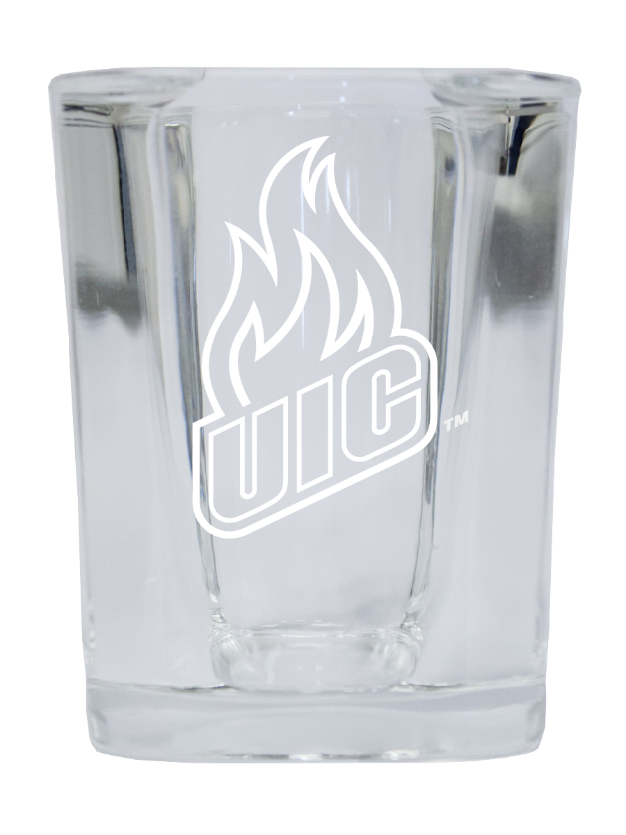 Picture of R & R Imports SGSE2-C-CHI20 University of Illinois at Chicago 2 oz Square Shot Glass Laser Etched Logo Design - Pack of 2