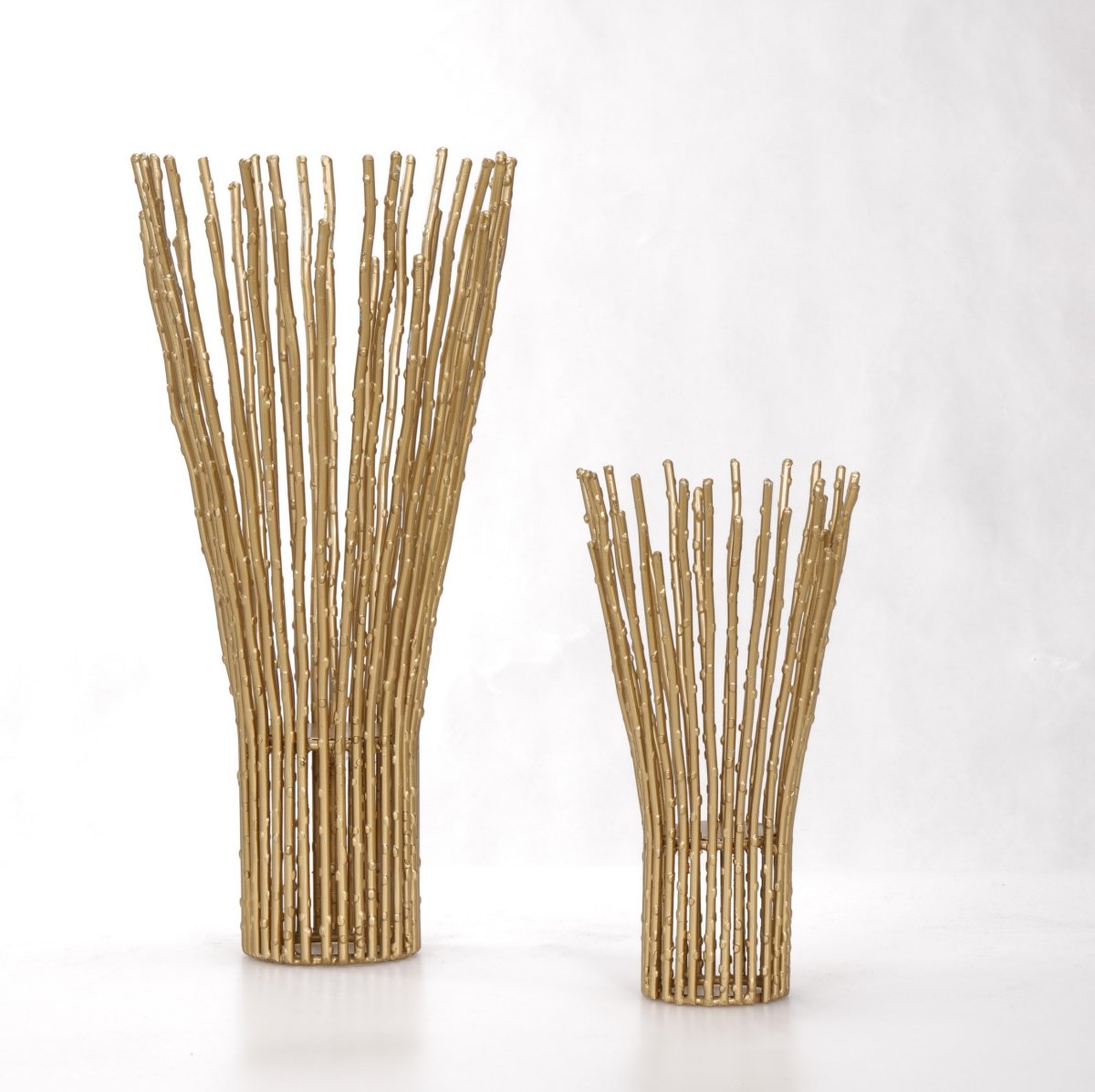Picture of AFD Home 12014770 Metal Gold Floor Vases - Large & Small - Set of 2