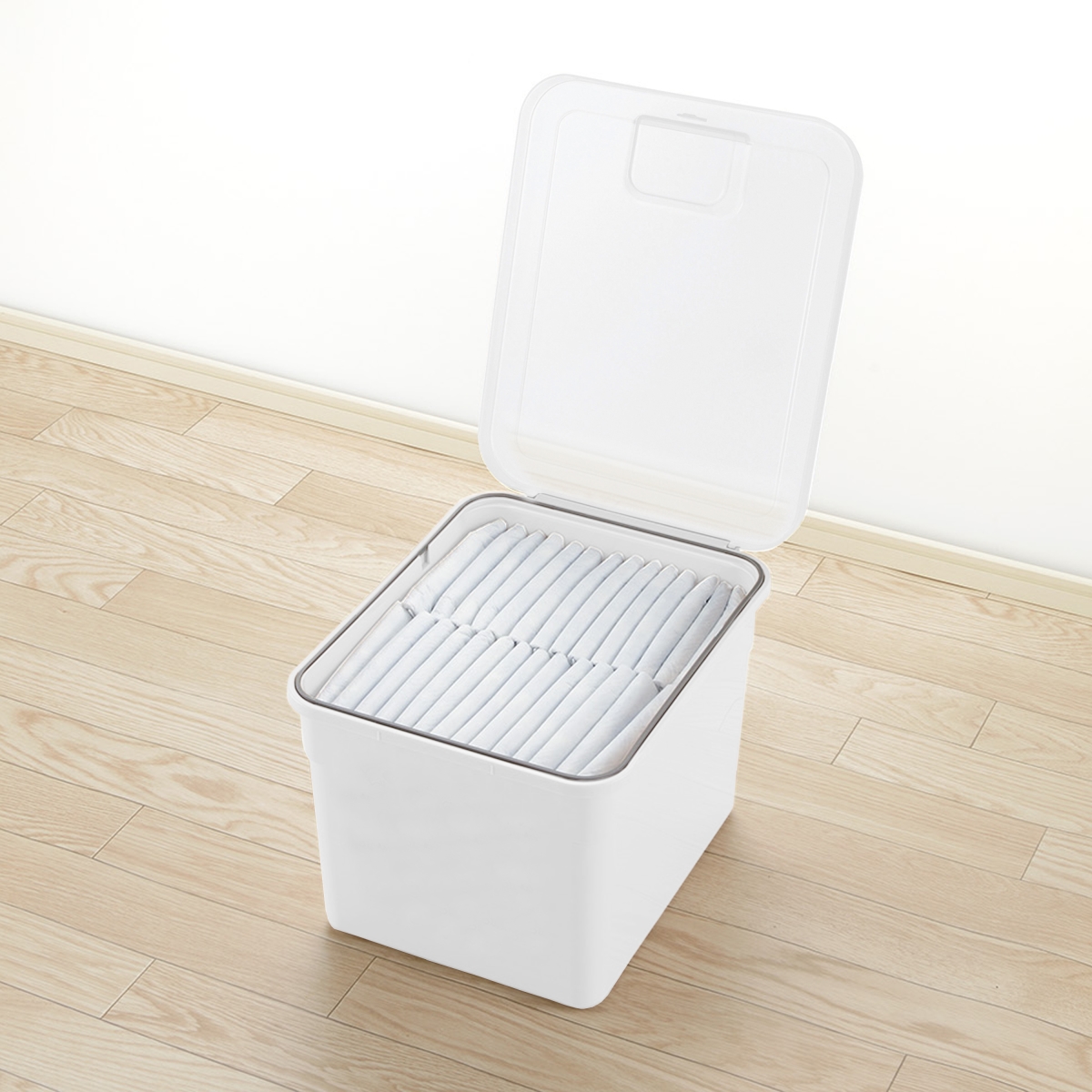 Picture of Richell 41011 Richell Pet Stuff Container Medium, storage bin, 4.2 gallon
