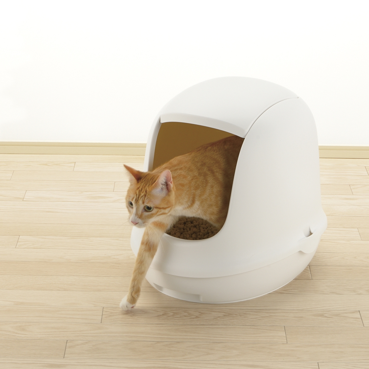 Picture of Richell 60026 PAW TRAX Dome Hooded Cat Litter Box - White
