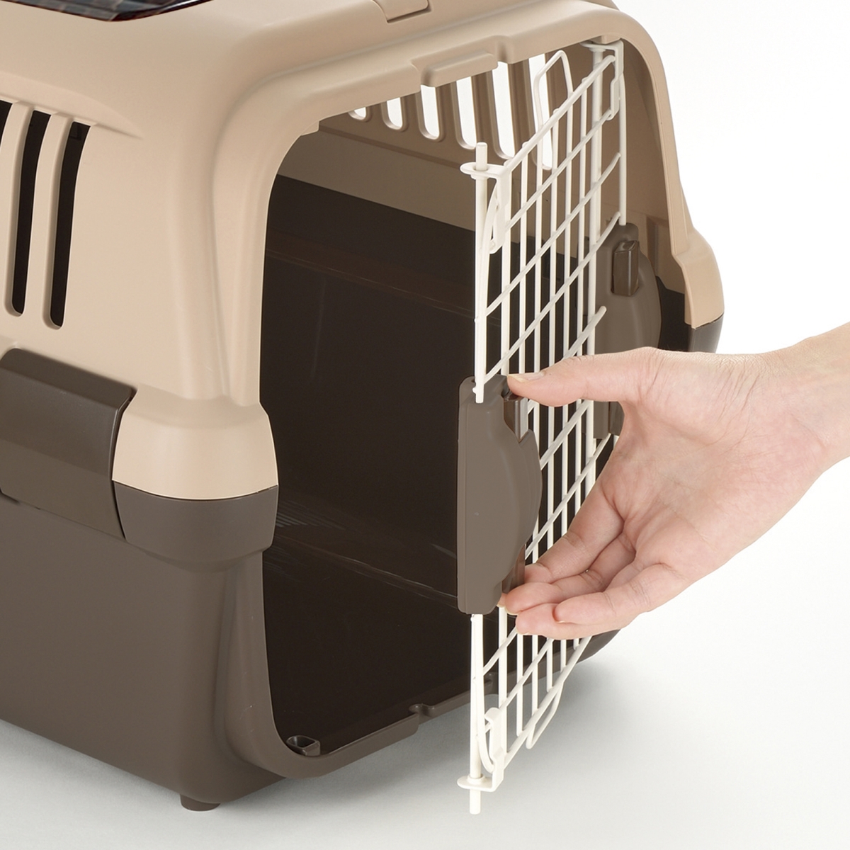 Picture of Richell 80022 Double Door Carrier Medium in Soft Tan and Brown