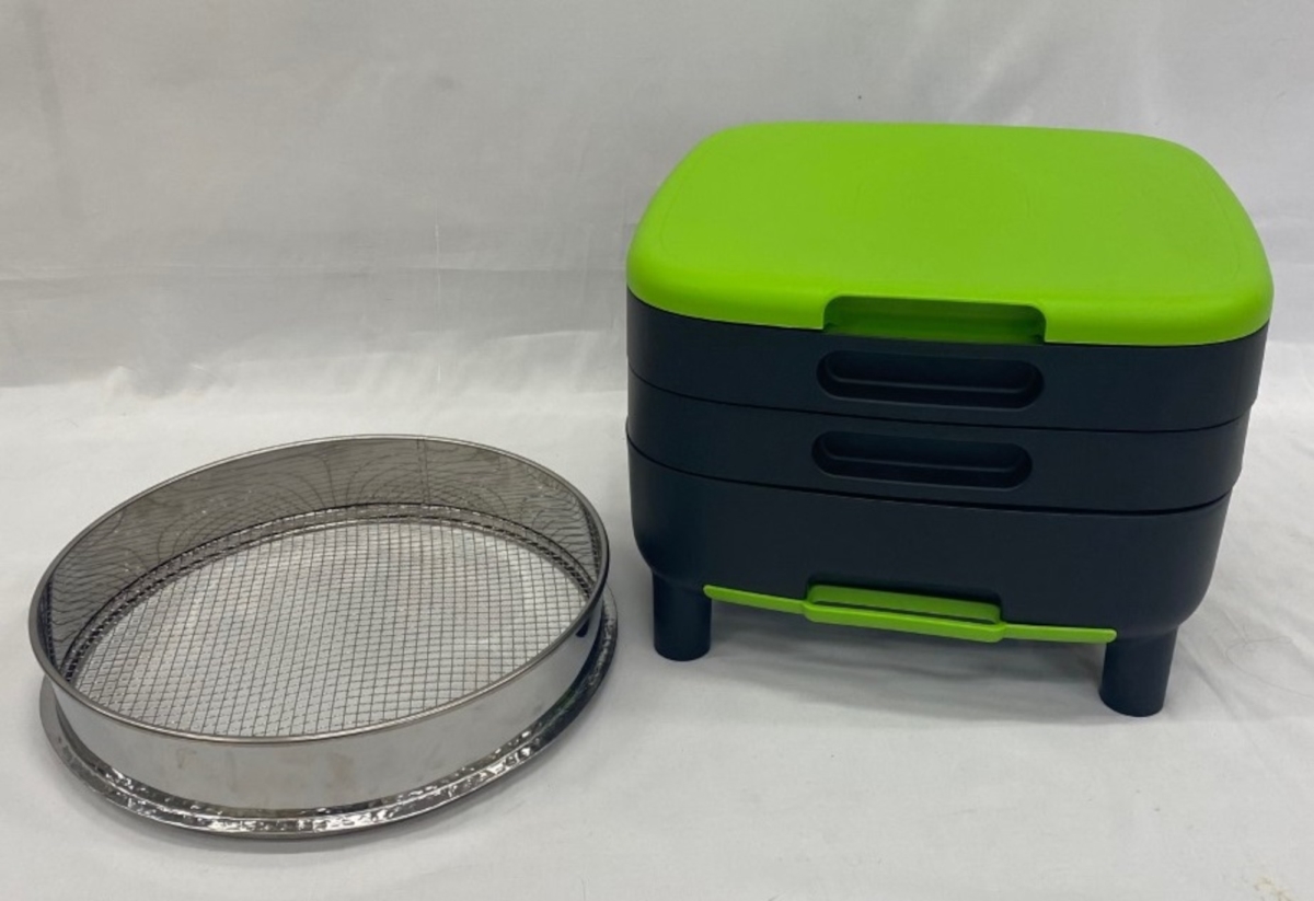 MAZE, RSI      RSI MAZE Worm Farm with Sifter