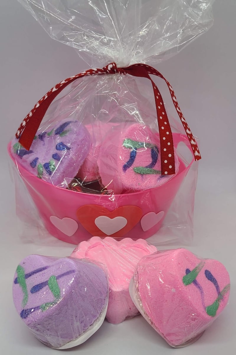 PinkValBasket Valentines Day Fizzie Hearts Bubble Bath Pink Basket