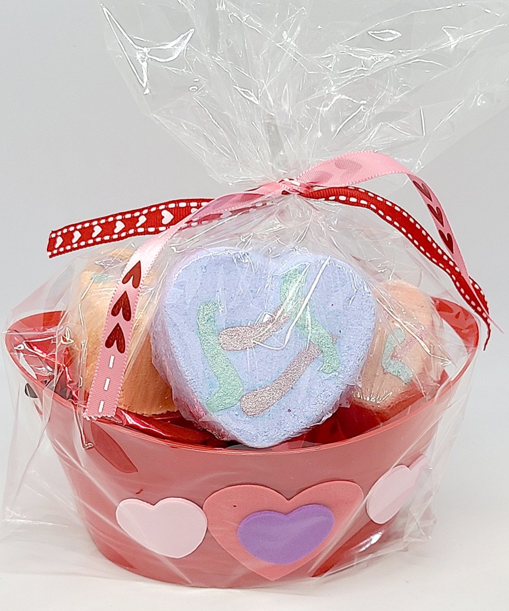 Valentines Day Fizzie Hearts Bubble Bath Red Basket