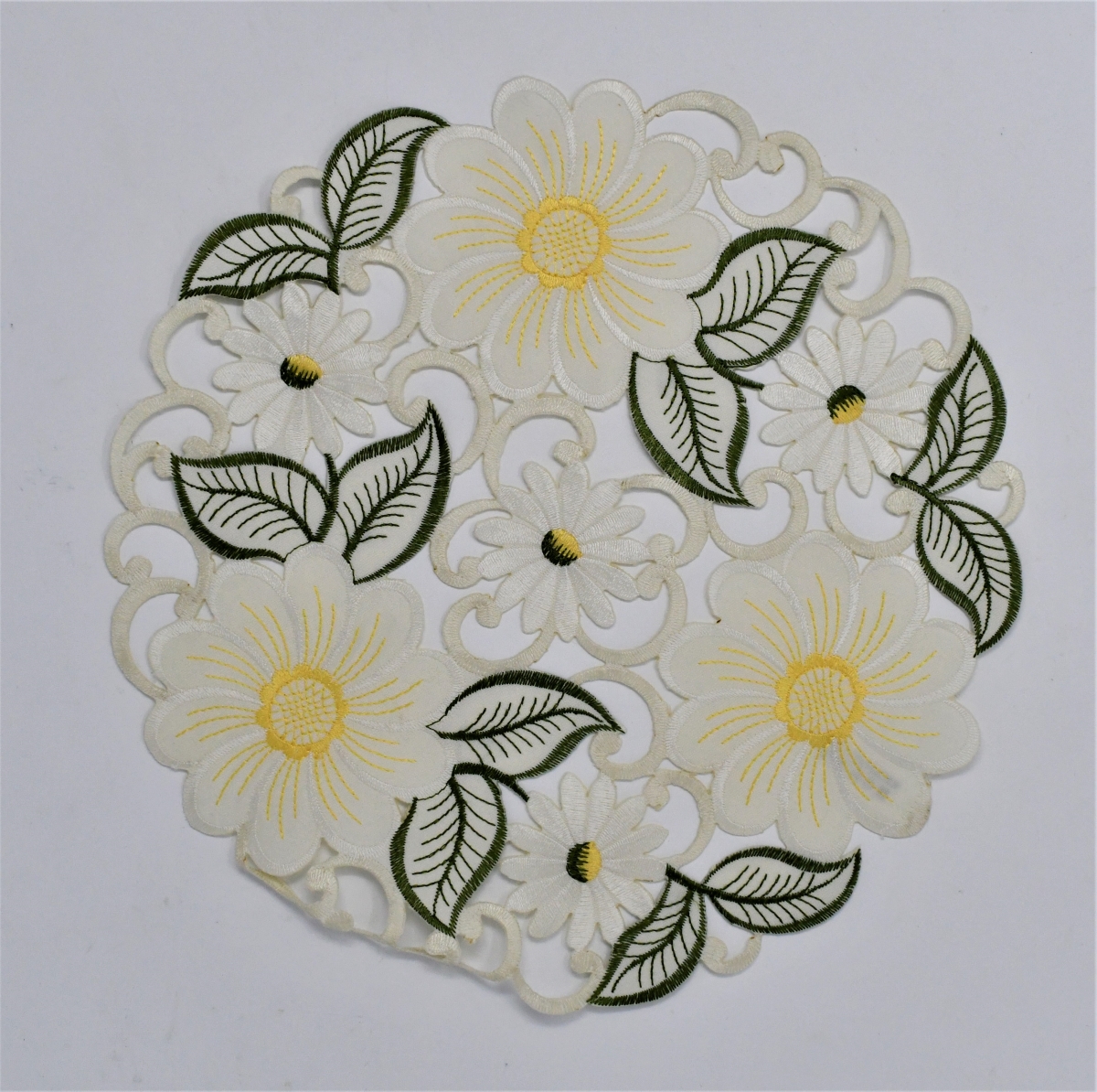 24 in. Yellow Daisy & Green Leaves Doily