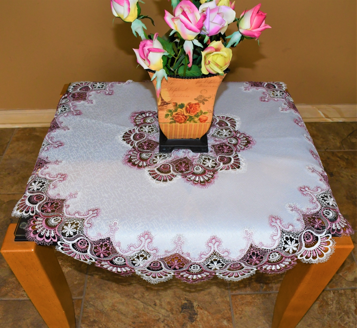 Picture of Sinobrite H8139-P-34x34RD 34 x 34 in. Purple European Lace with White Antique Fabric Round Table Topper