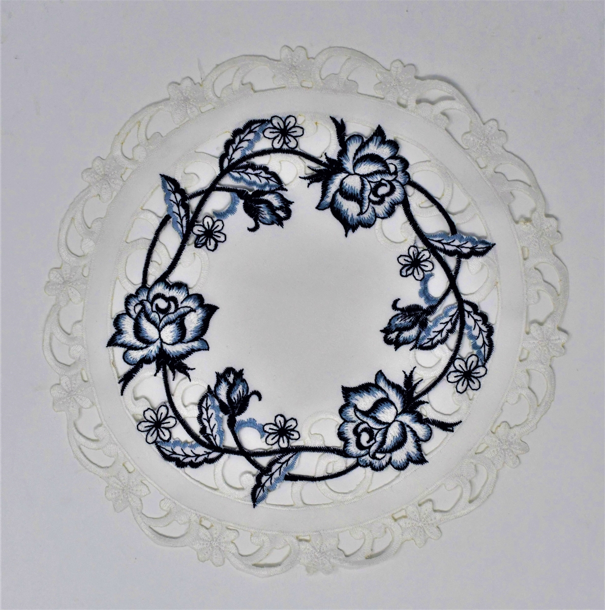 H8459-024 24 in. Blue Rose on White Fabric Doily