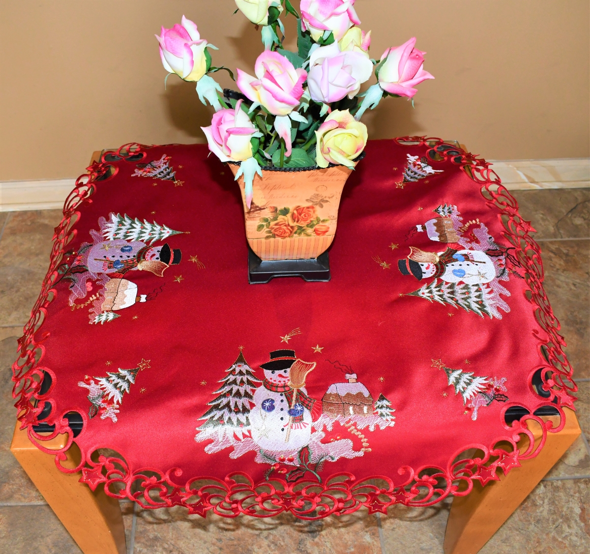 Picture of Sinobrite H8508-34x34RD 34 x 34 in. Snowman on Red Fabric Round Table Topper