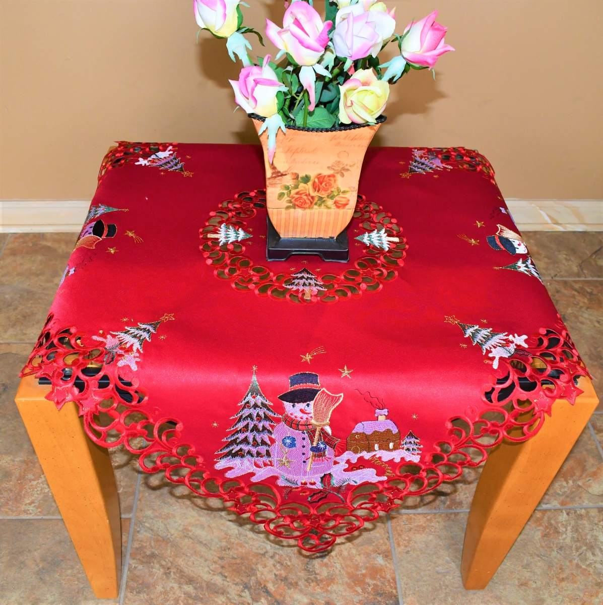 Picture of Sinobrite H8508-34x34SQ 34 x 34 in. Snowman on Red Fabric Square Table Topper