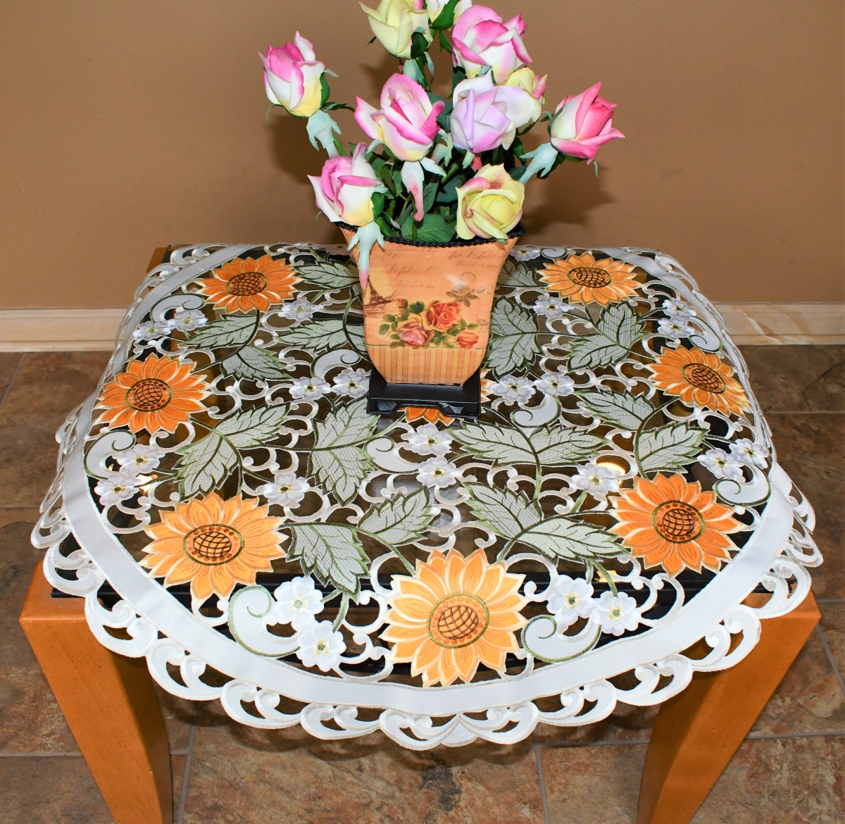 Picture of Sinobrite H8710-34x34RD 34 x 34 in. Sunflower on Cream Fabric Round Table Topper