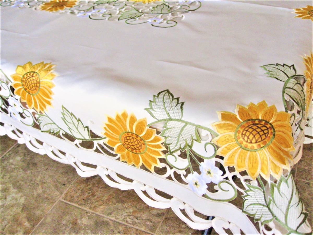 68 x 90 in. Sunflower on Cream Fabric Tablecloth