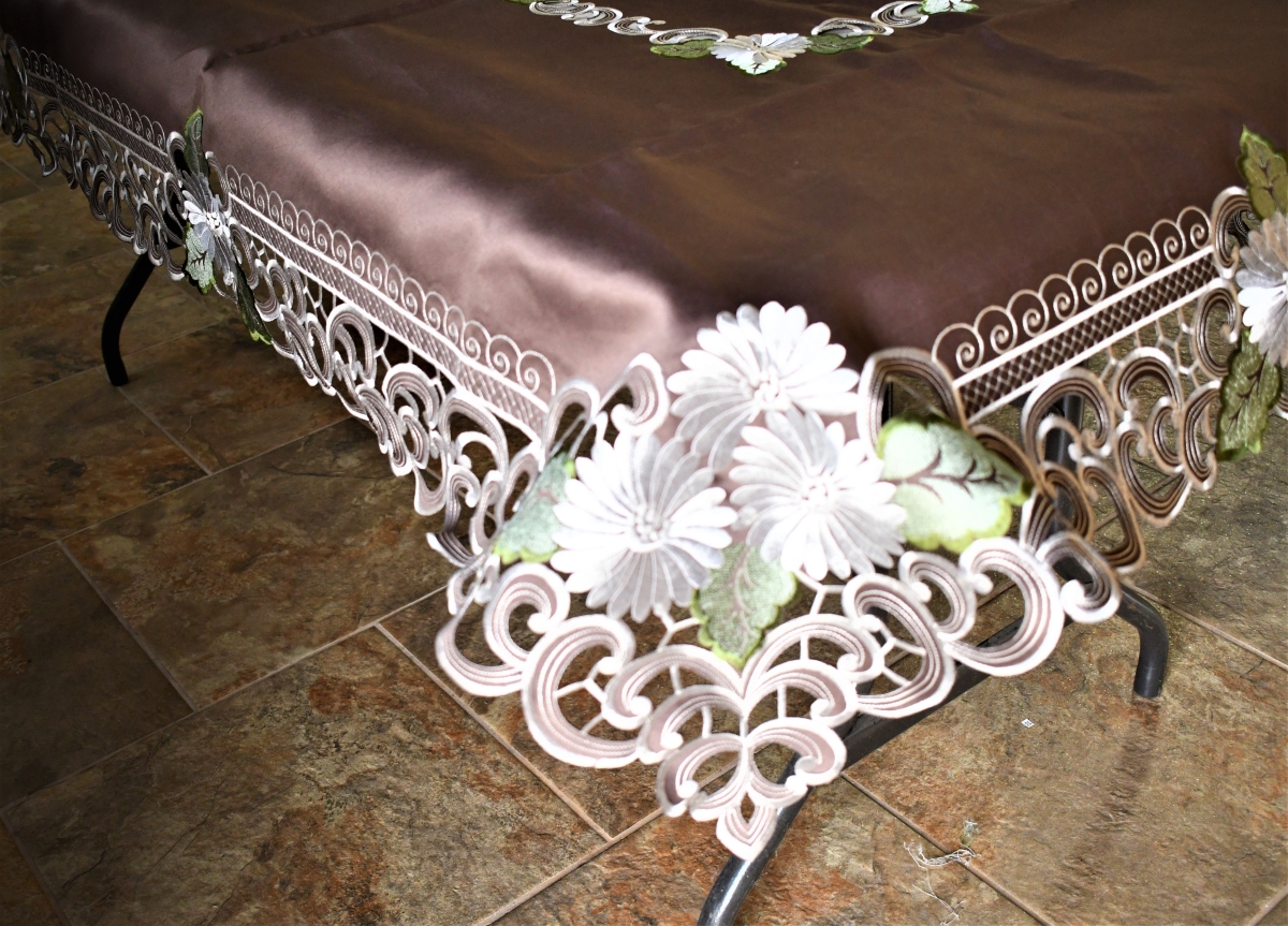 Picture of Sinobrite H8852-1-52x71 52 x 71 in. White Daisy Green Leaves on Brown Fabric Tablecloth