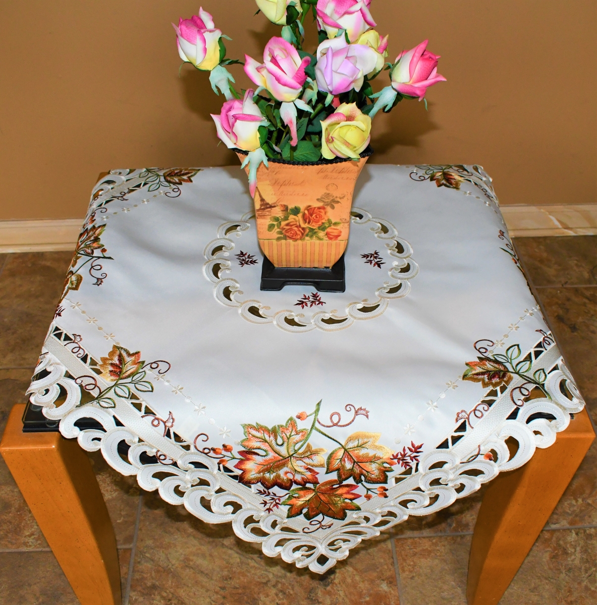 H9036-34x34SQ 34 x 34 in. Fall Leaf on Cream Fabric Square Table Topper