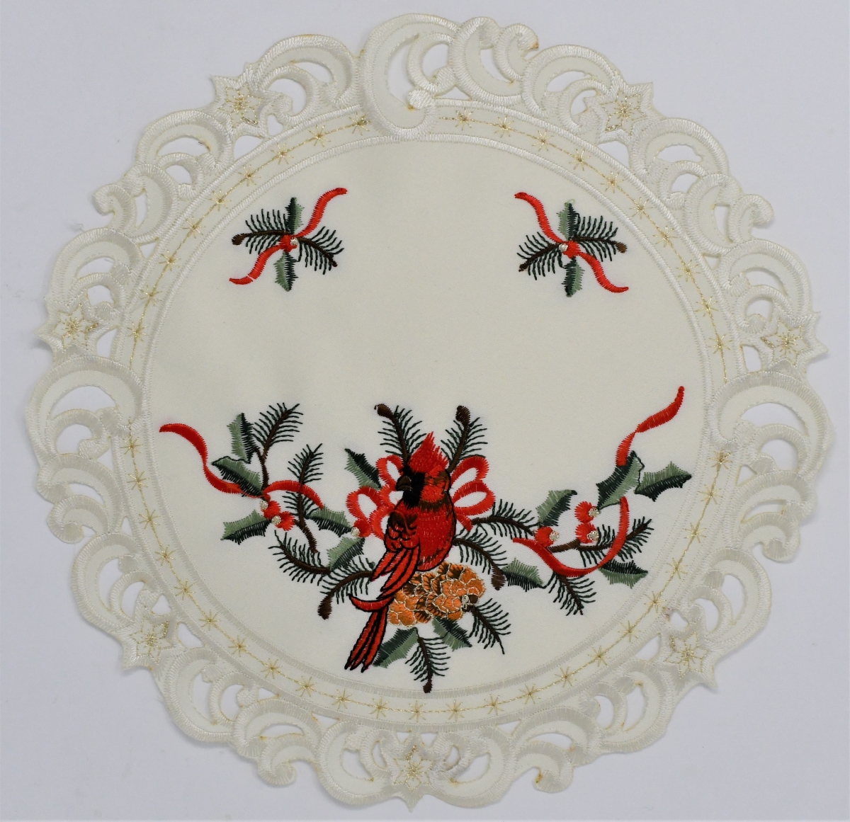 16 in. Cardinal & Pine Cone on Branches Doily