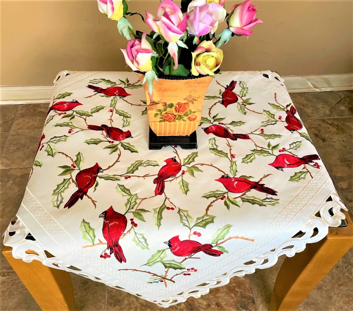 H9368-34x34SQ 34 x 34 in. Cardinal on Holy Square Table Topper
