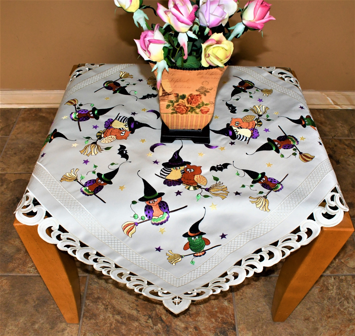 H9370-42x42SQ 42 x 42 in. Halloween Owl Square Table Topper