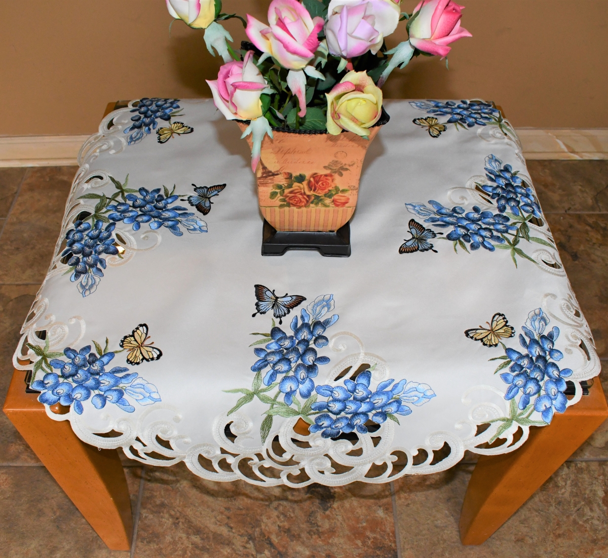 H9491-34x34RD 34 x 34 in. Bluebonnet & Butterfly Round Table Topper