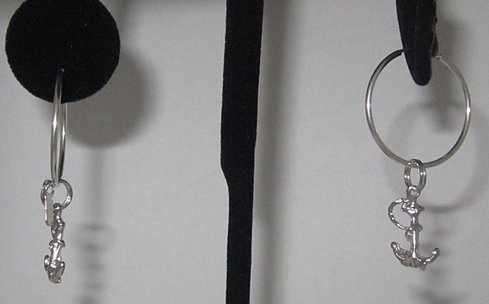 SC235E Sterling Silver Anchor charm Earring