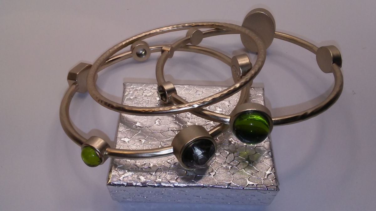 Picture of Designer Jewelry GREEN 3 PCS BRAC SET 3 Pcs Green Bracelt Set