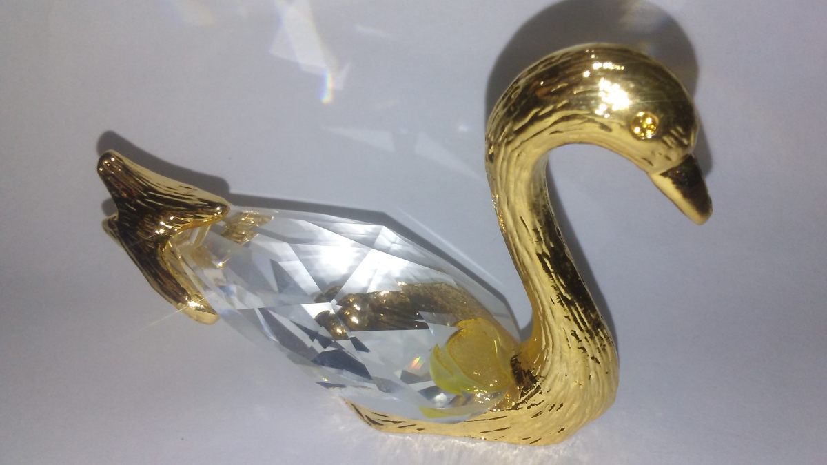 Picture of Designer Jewelry 207 2.5 x 2 in. Handmade Bohemia Lead Crystal Swan Figurine