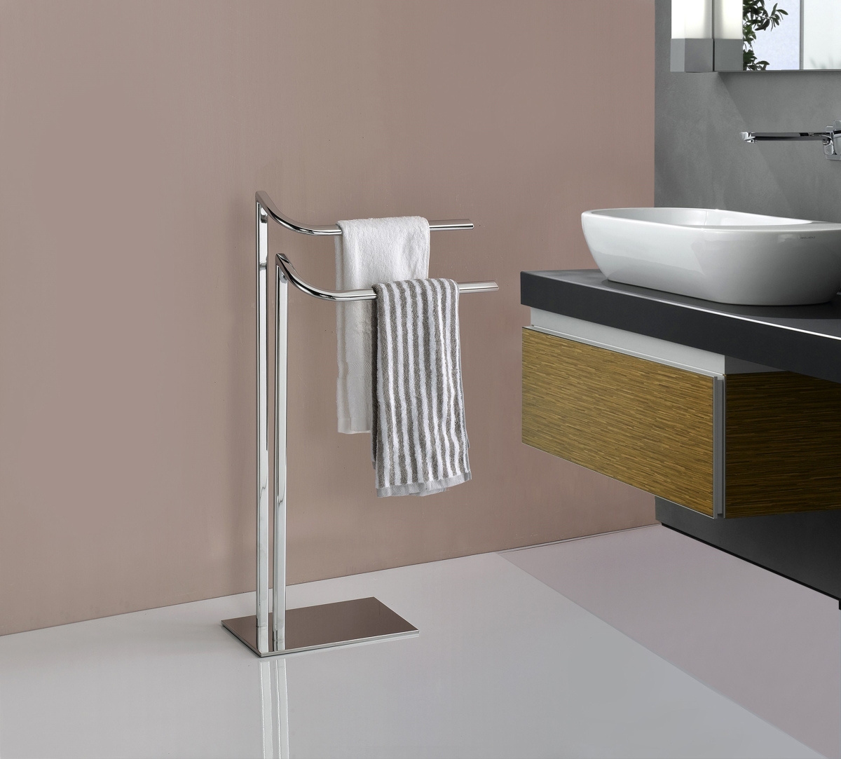 Courter Metal Towel Rack