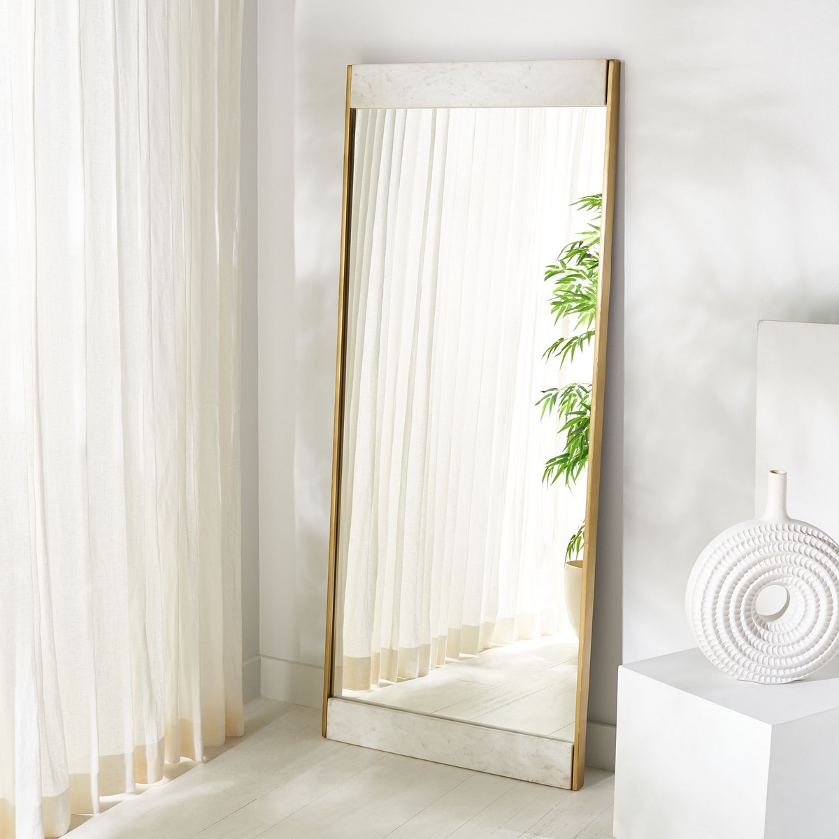 Picture of Safavieh CMI1005A 30 x 1.5 x 72 in. Kandi Faux Marble Rectangle Mirror&#44; Brass & White
