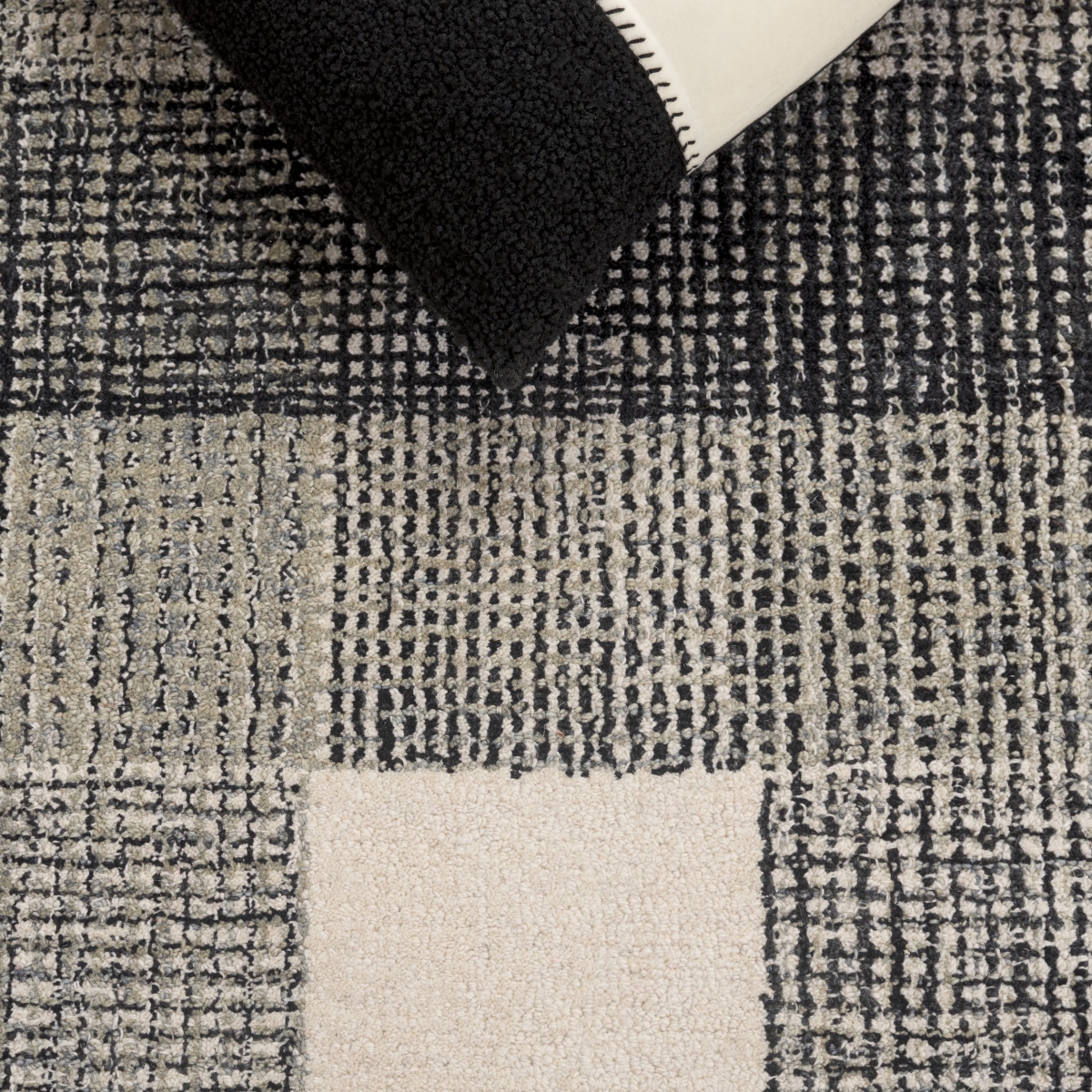 Picture of Safavieh GRE702Z-6R 6 x 6 ft. Contemporary Genre Round Rug in Ivory & Black