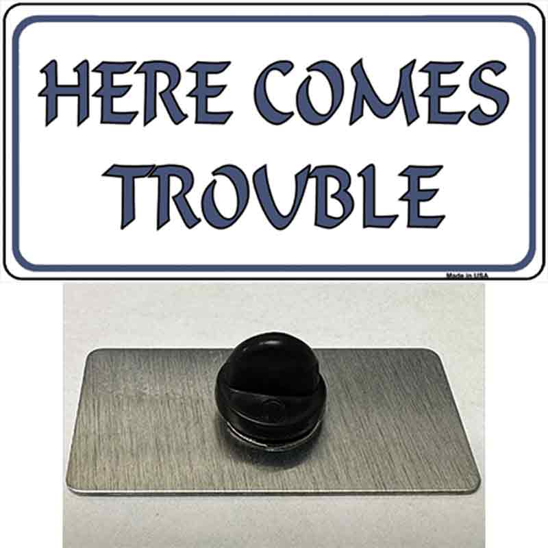 PIN-LP-298 1.5 x 0.75 in. Here Comes Trouble Novelty Rectangle Metal Hat Pin