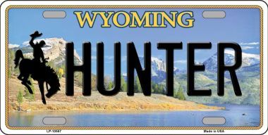 LP-10557 Hunter Wyoming Background Metal Novelty License Plate