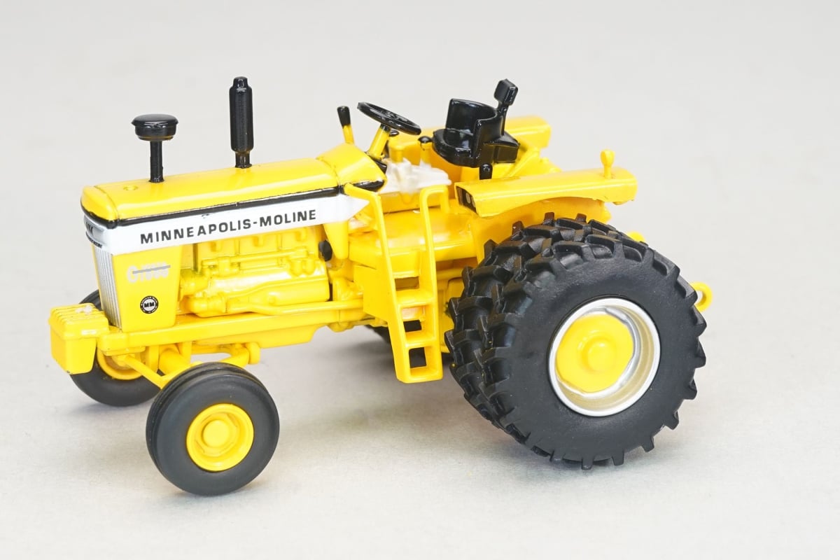 1-64 Scale Minneapolis Moline G-1000 Vista Tractor with Duals