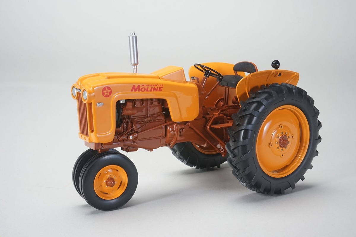 SpecCast  1-16 Scale Minneapolis Moline Highly Detailed Four Star Tractor with Narrow Front
