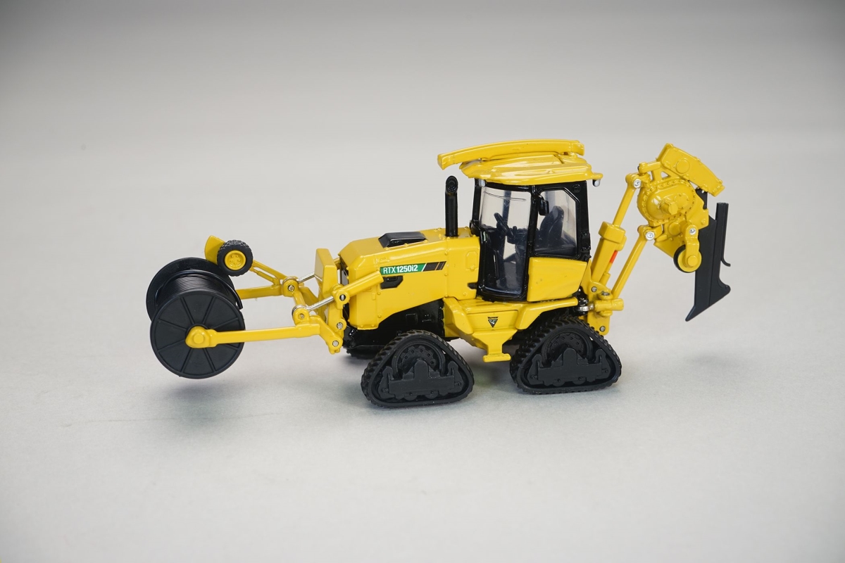 1-64 Scale RTX1250i2 Tracked Ride On Tractor with Tracks & Hose Attachment