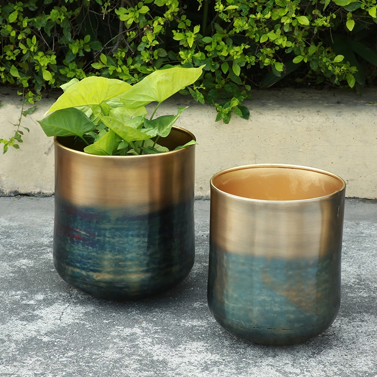 21082 11 x 9 x 9 in. Burnt Brass Finish Planter Holders