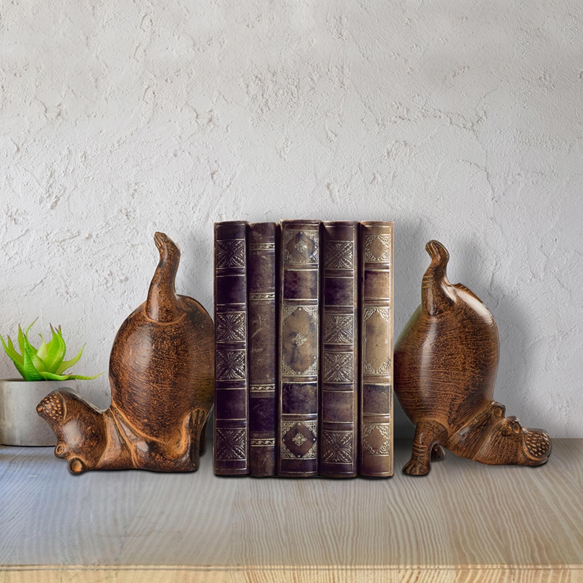 41001 6.5 x 5.5 in. Acrobatic Hippo Bookends - Aluminum