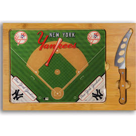Picture of Sports Vault CSMLB19 New York Yankees Carving Set 2 piece Case