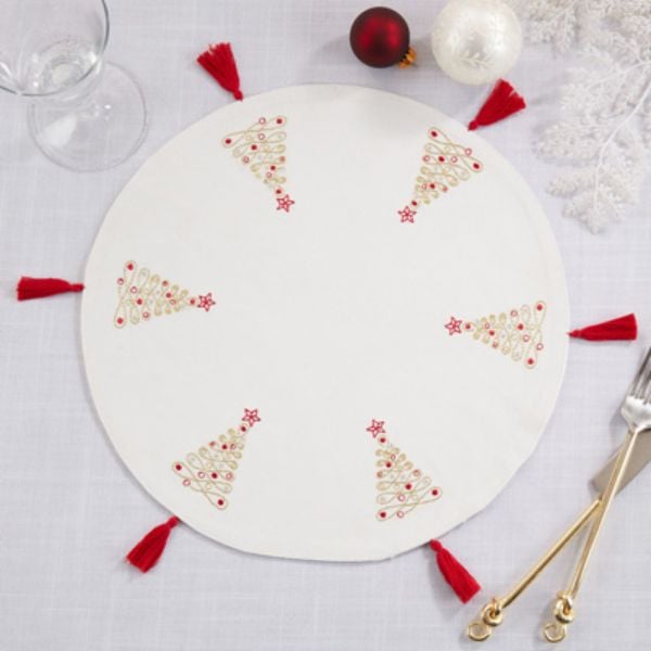 Picture of Saro Lifestyle 1133.RW14R 14 in. Round Embroidered Christmas Trees Placemats, Red & White - Set of 4