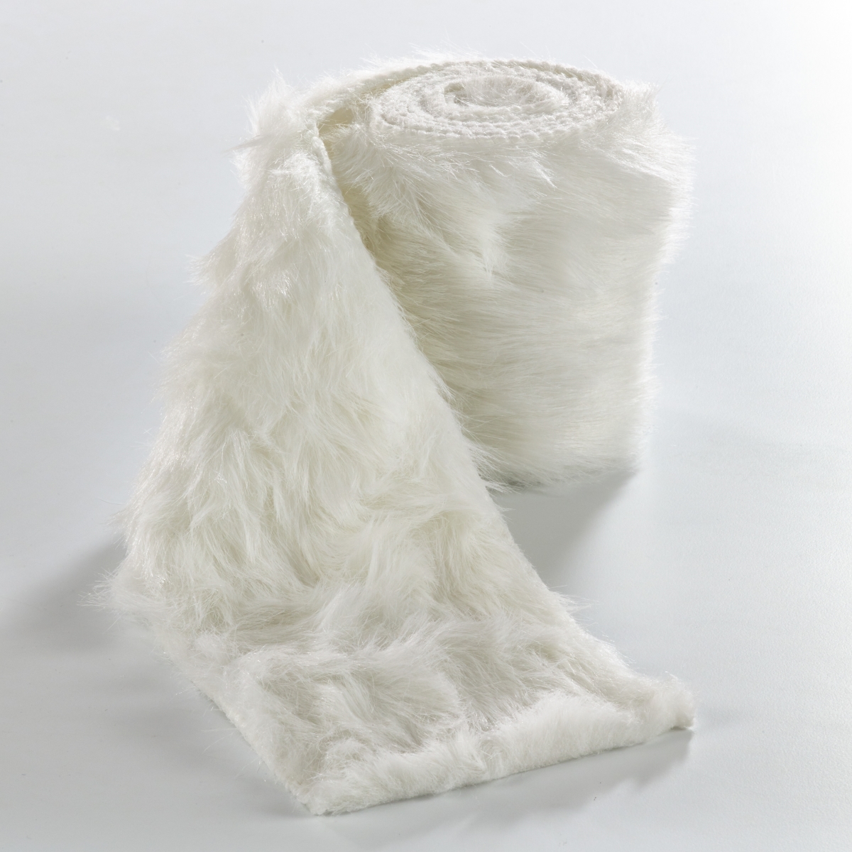 SARO  4.7 x 78 in. Juneau Faux Fur Roll  White