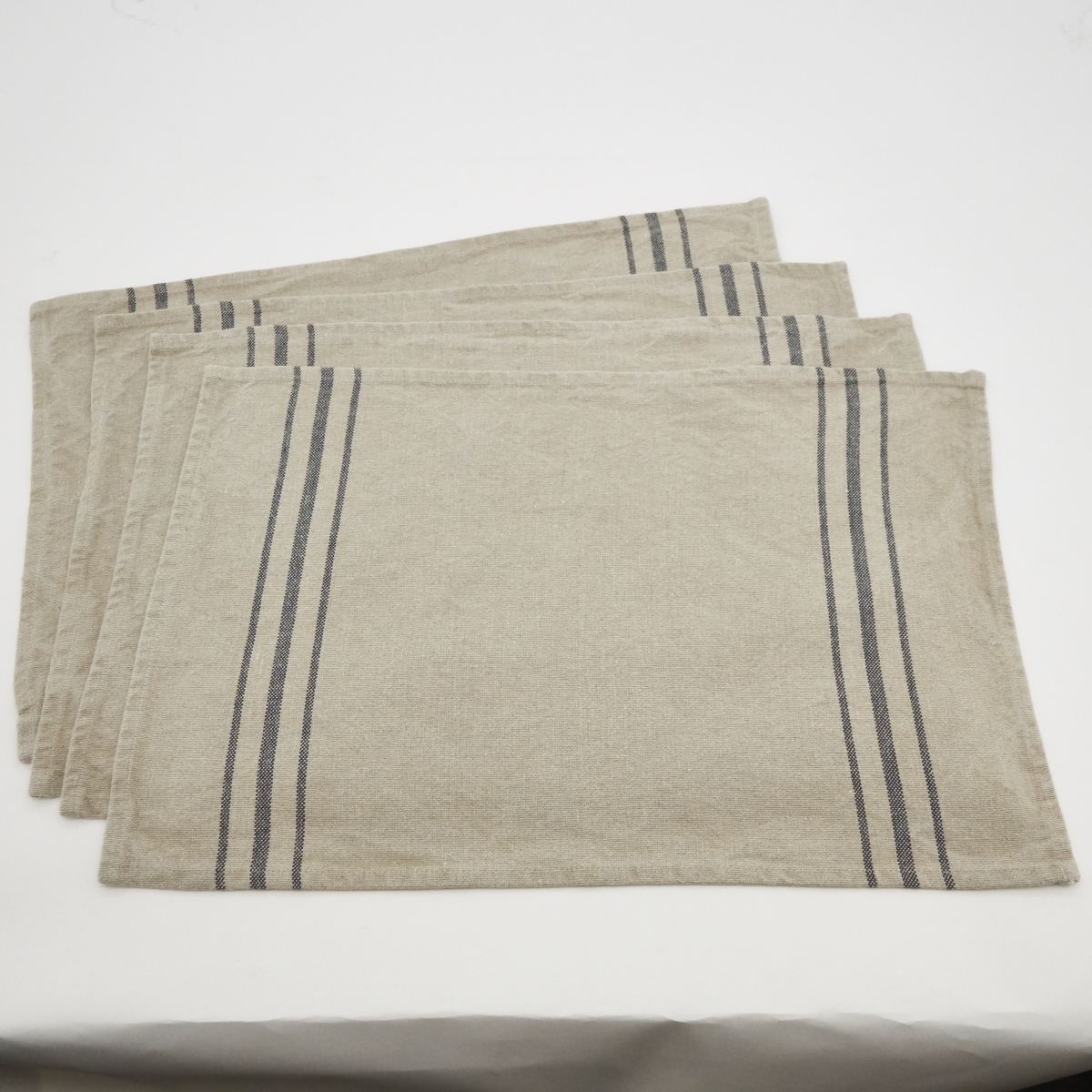 Picture of SARO 1117.N1420B 14 x 20 in. Rectangle Sidelined Linen Placemat - Natural  Set of 4