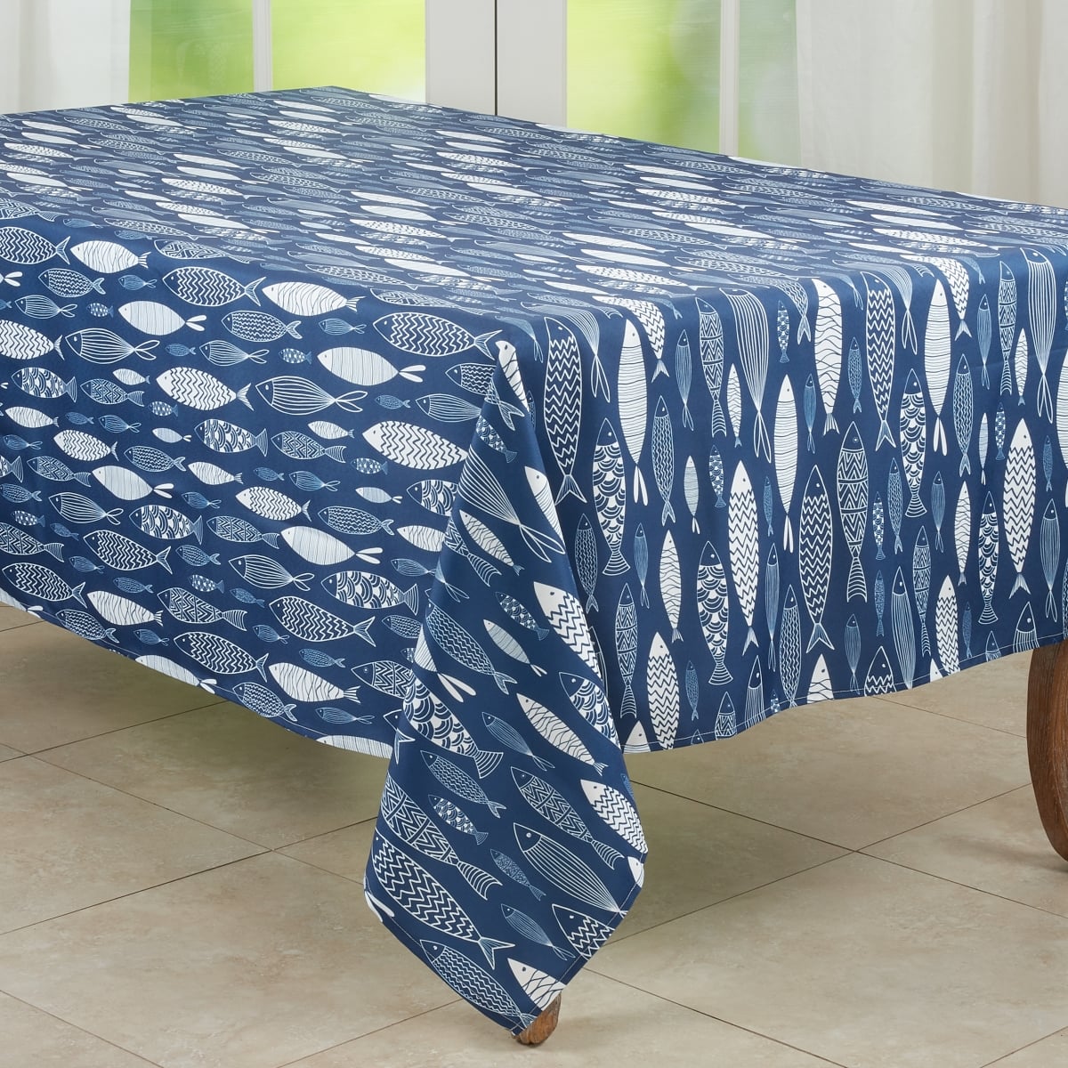 Picture of Saro Lifestyle 3347.NB65140B 65 x 140 in. Fish Design Tablecloth, Navy Blue