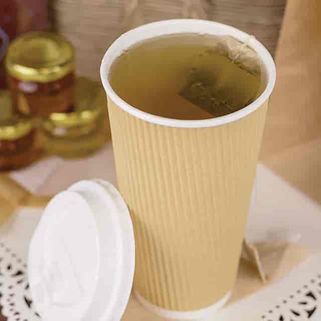 Picture of Karat by Lollicup KRTCKRC520 20 oz Paper Ripple Hot Cups, Kraft & White - 500 per Case
